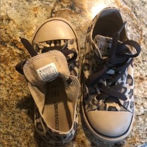 Leopard converse